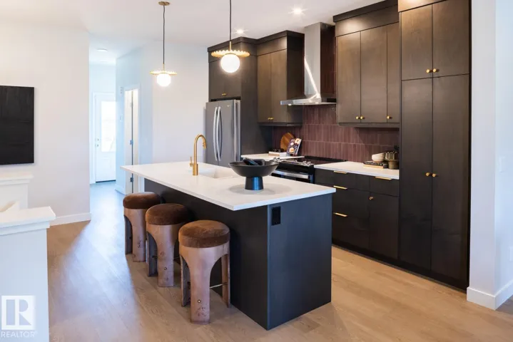 12531 34 AV SW, Edmonton, Alberta T6W5Z8