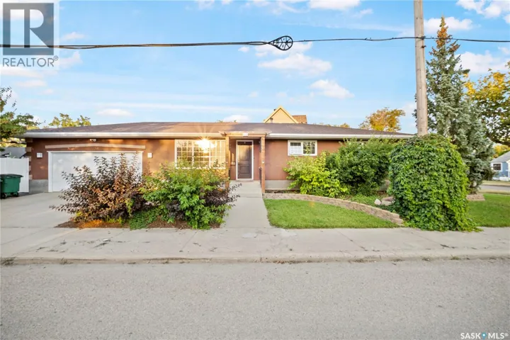 405 4th AVENUE NE, Moose Jaw, Saskatchewan S6H8B8