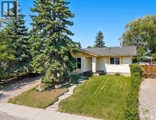 125 Carr Place, Okotoks, Alberta T1S1E2