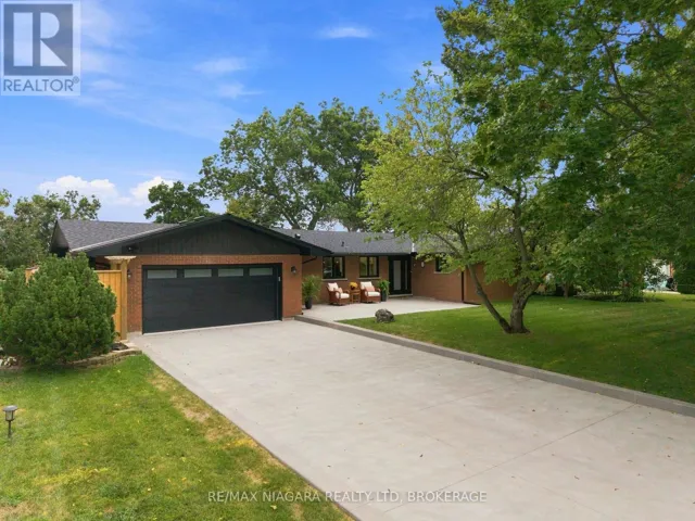 38 ROYAL HENLEY BOULEVARD, St. Catharines (Martindale Pond), Ontario L2N4S1