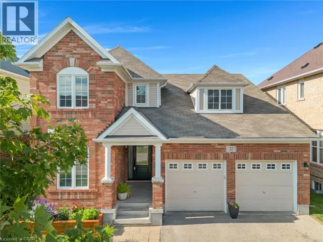 32 CHASE Crescent, Cambridge, Ontario N3C0C5
