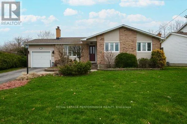 401 PHOENIX CRESCENT, Ottawa, Ontario K1E1V6