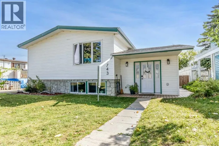 4743 47 Street, Sylvan Lake, Alberta T4S1M8