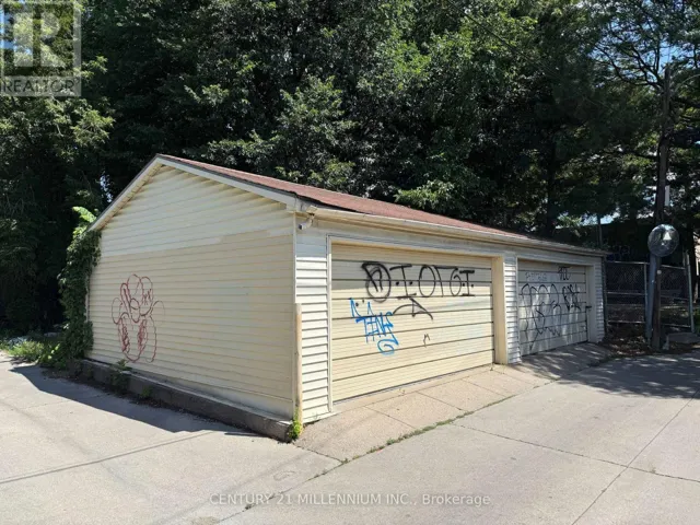 275R LANSDOWNE AVENUE, Toronto (Little Portugal), Ontario M6K2W2