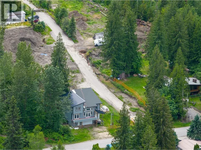 1695 Arrow Drive, Revelstoke, British Columbia V0E2S1
