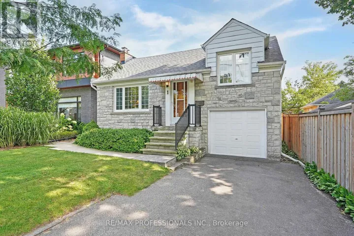 1 BERNICE AVENUE, Toronto (Stonegate-Queensway), Ontario M8Y1Z5