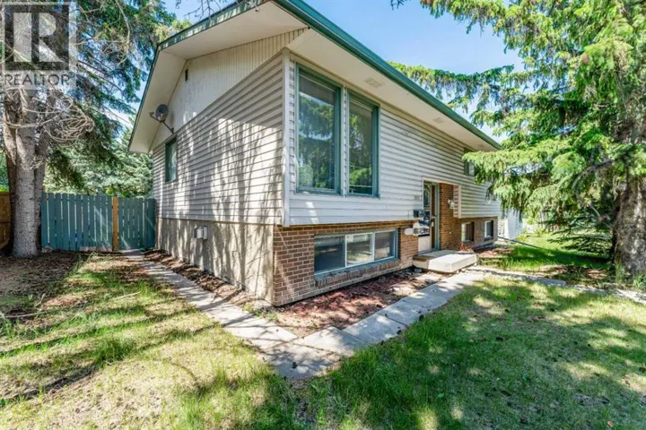 9611 24 Street SW, Calgary, Alberta T2V4L2
