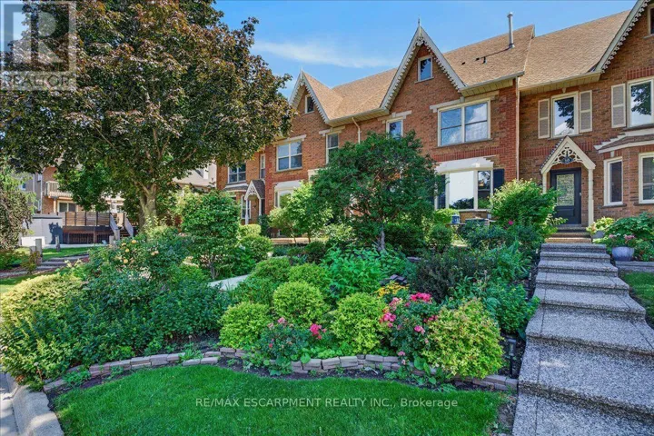 52 SUNVALE PLACE, Hamilton (Stoney Creek), Ontario L8E4Z7