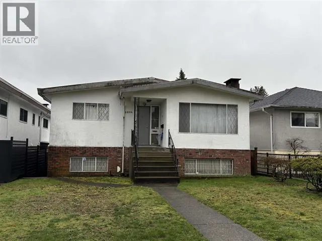 2894 E 43RD AVENUE, Vancouver, British Columbia V5R2Z2