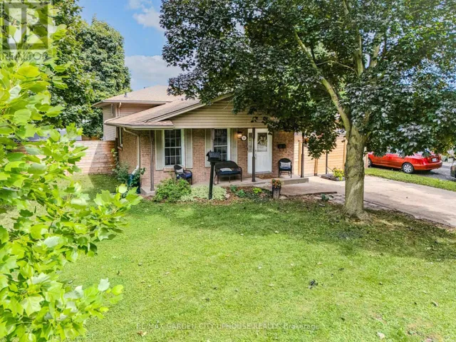 24 GREENMEADOW COURT, St. Catharines (Fairview), Ontario L2N6Y8