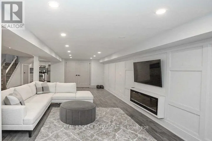 49 FORTROSE CRESCENT, Toronto (Parkwoods-Donalda), Ontario M3A2H2