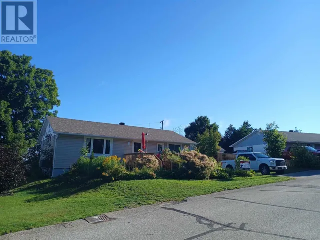 20 Gillanders RD, Elliot Lake, Ontario P5A1W3