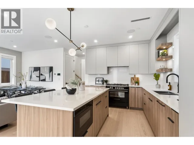 1 2258 NAPIER STREET, Vancouver, British Columbia V5L2P2