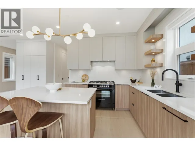 2 2258 NAPIER STREET, Vancouver, British Columbia V5L2P2