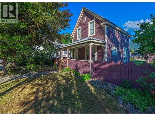 408 & 410 Mackenzie Avenue, Revelstoke, British Columbia V0E2S0