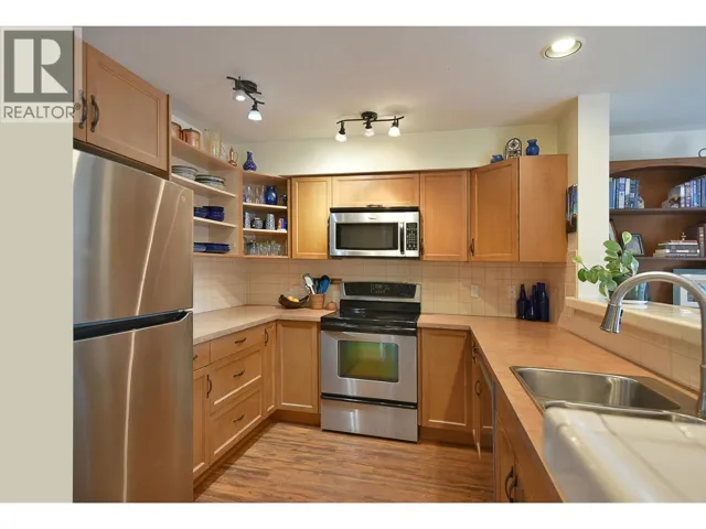 303 5711 EBBTIDE STREET, Sechelt, British Columbia V7Z0J5