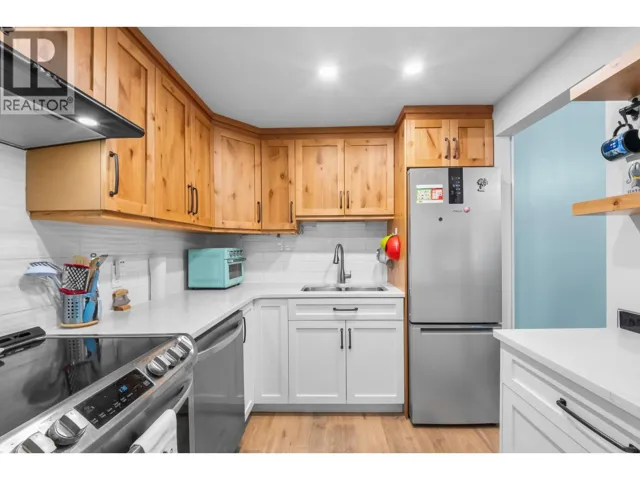 105 225 MOWAT STREET, New Westminster, British Columbia V3M4B1