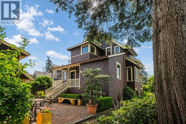819 EIGHTH AVENUE, New Westminster, British Columbia V3M2R4