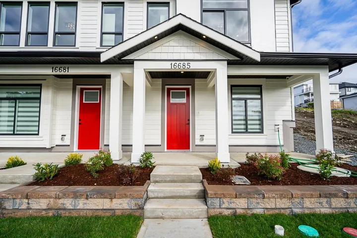 16685 16 AVENUE, Surrey, British Columbia V3S9X7