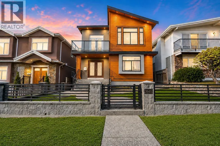 3945 PARKER STREET, Burnaby, British Columbia V5C3B7