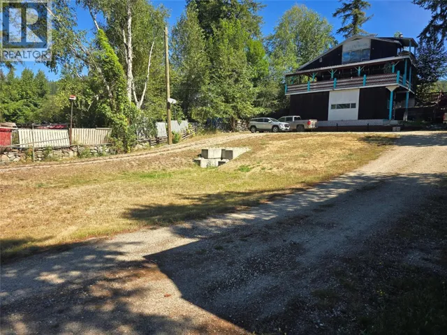 1037 RAFT RIVER Road, Clearwater, British Columbia V0E1N1