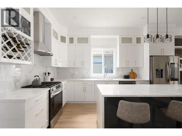 1 122 EIGHTH AVENUE, New Westminster, British Columbia V3L1X8