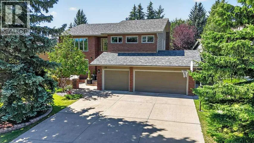 15 Woodacres Way SW, Calgary, Alberta T2W4W2