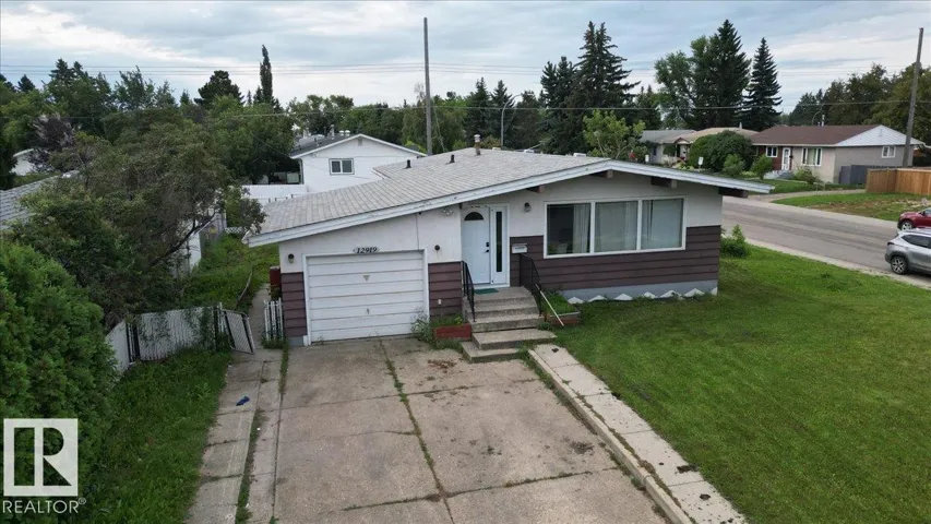 12919 135 AV NW NW, Edmonton, Alberta T5L3X7