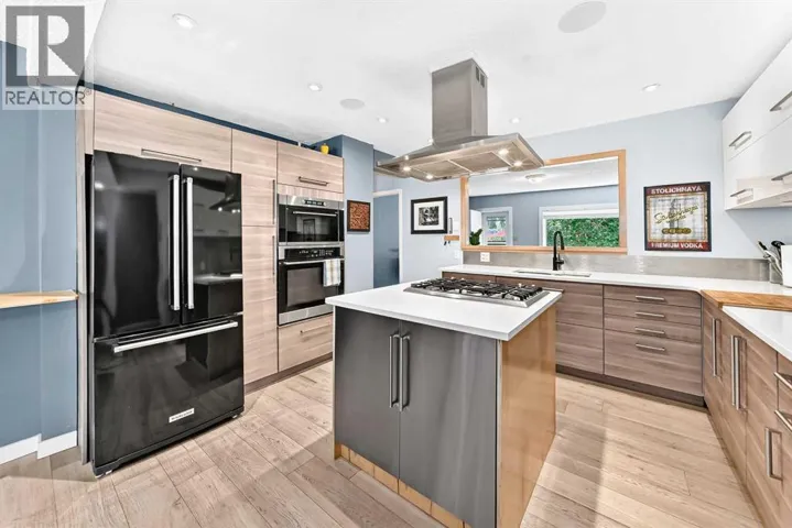 8512 33 Avenue NW, Calgary, Alberta T3B1M1