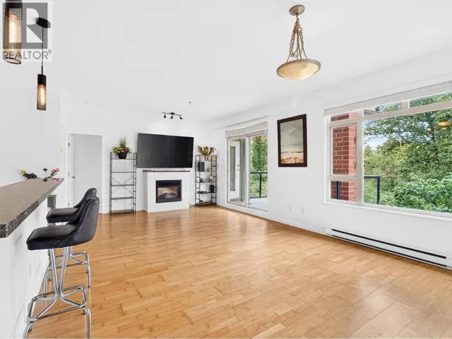 304 100 CAPILANO ROAD, Port Moody, British Columbia V3H5M9