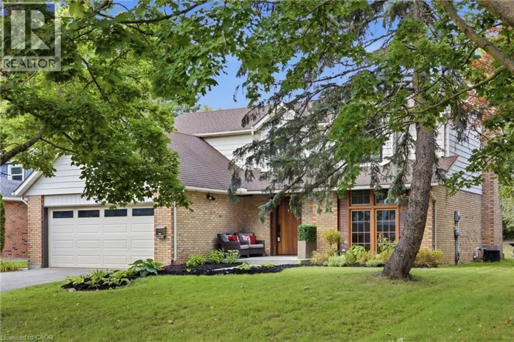 416 CLAIRBROOK Crescent, Waterloo, Ontario N2L5V7