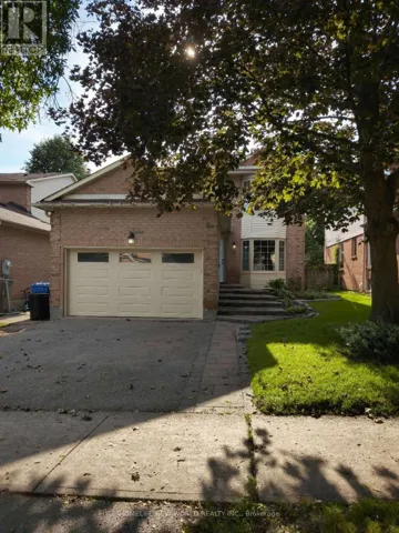 32 MOORCREST DRIVE, Aurora (Aurora Village), Ontario L4G3R4