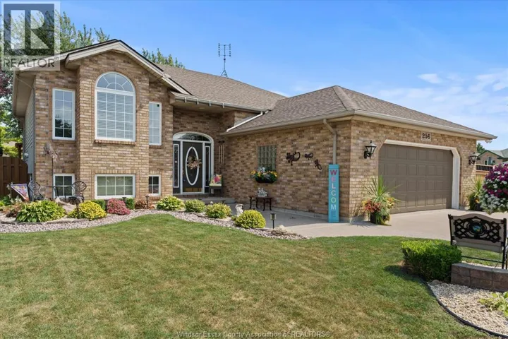 256 ASHWOOD, Lakeshore, Ontario N8L1E7