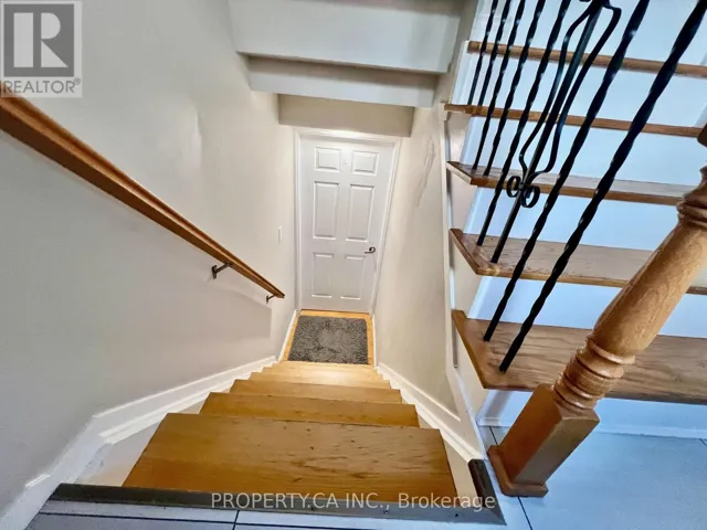 LOWER - 205 TALBOT CRESCENT, Newmarket (Central Newmarket), Ontario L3Y1A4