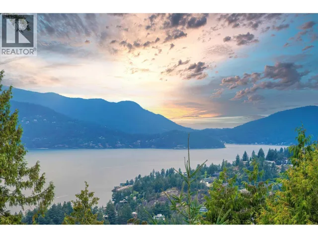 5343 MONTE BRE CRESCENT, West Vancouver, British Columbia V7W3A7