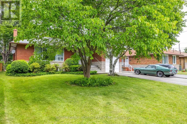 138 KENNARD AVENUE, Toronto (Bathurst Manor), Ontario M3H4M5