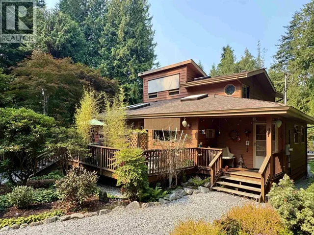 1549 PARK AVENUE, Roberts Creek, British Columbia V0N2W2