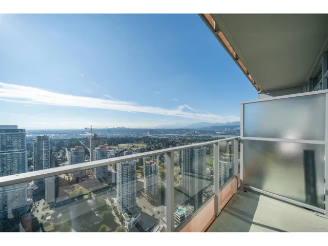 4807 13495 CENTRAL AVENUE, Surrey, British Columbia V3T0K2