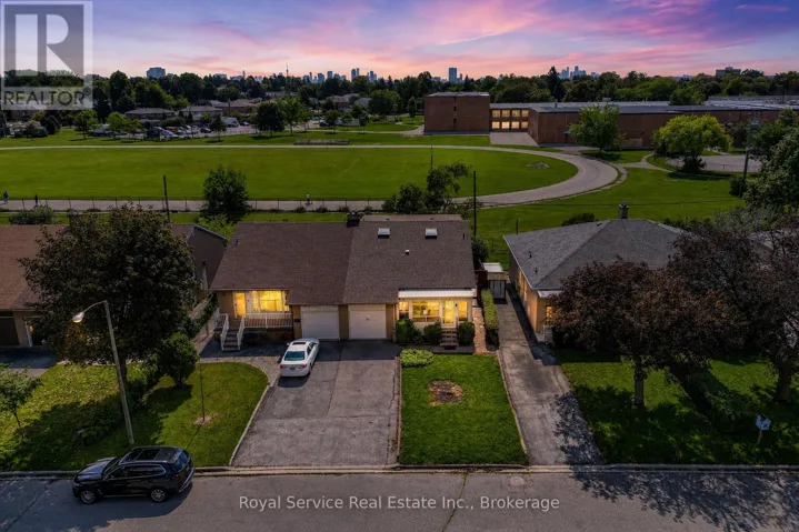 65 COMBERMERE DRIVE, Toronto (Parkwoods-Donalda), Ontario M3A2W4