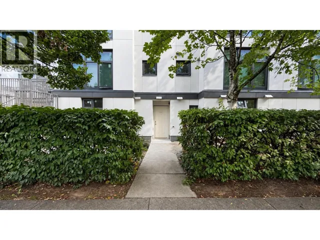 1 2528 E BROADWAY, Vancouver, British Columbia V5M4V2