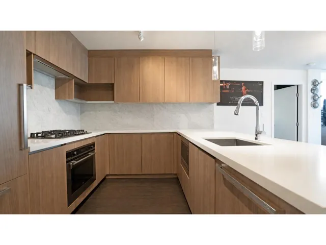 3706 13750 100 AVENUE, Surrey, British Columbia V3T0L3