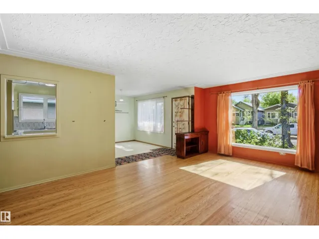 10138 74 ST NW NW, Edmonton, Alberta T6H2X9