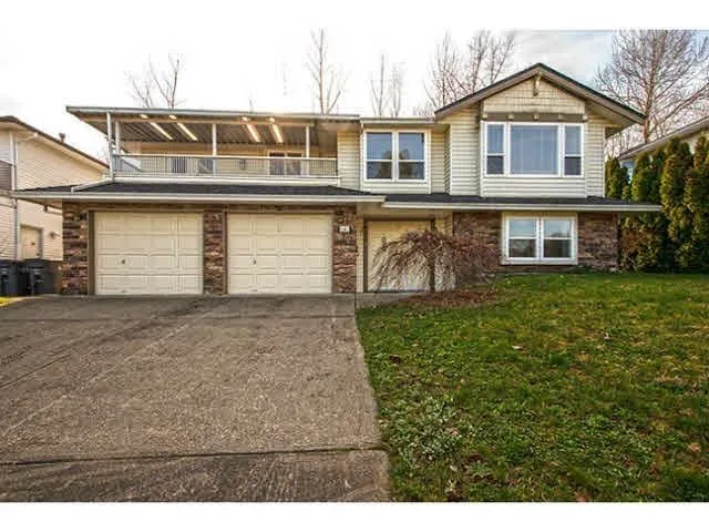 11411 WELLINGTON CRESCENT, Surrey, British Columbia V3R9H1