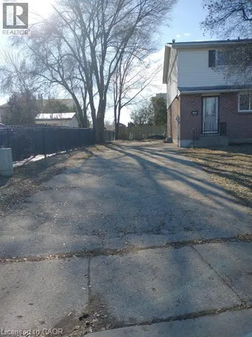 144 SEKURA Crescent, Cambridge, Ontario N1R7G1