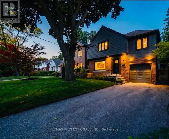 4 WINSTON GROVE, Toronto (Stonegate-Queensway), Ontario M8Y2K8