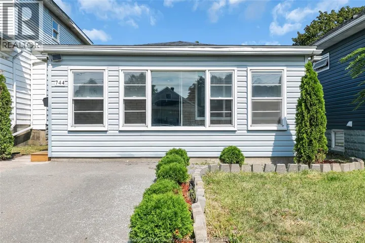 744 MCKAY AVENUE, Windsor, Ontario N9B2A1