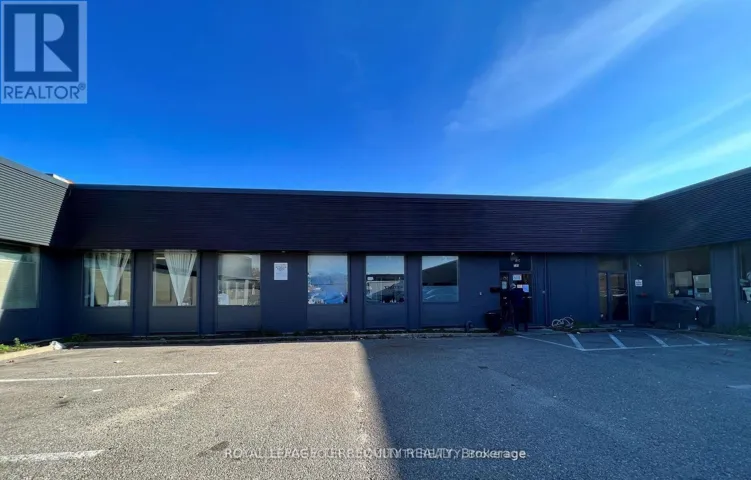 585 TRETHEWEY DRIVE, Toronto (Brookhaven-Amesbury), Ontario M6M4B8