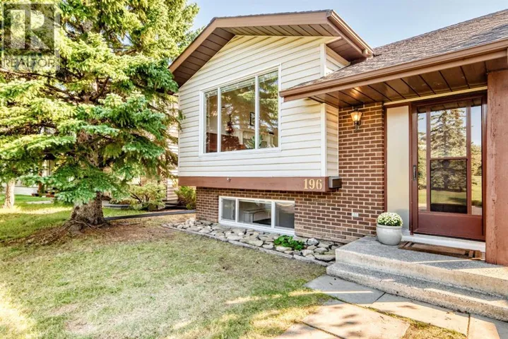 196 Edgedale Way NW, Calgary, Alberta T3A2P9