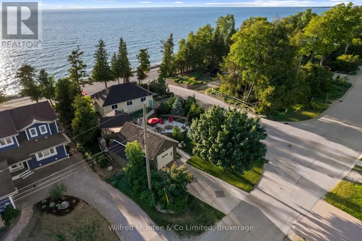 43 FENTON DRIVE, Saugeen Shores, Ontario N0H2C5