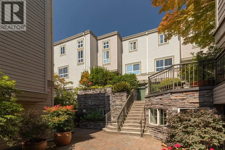 34 2375 W BROADWAY, Vancouver, British Columbia V6K2E6